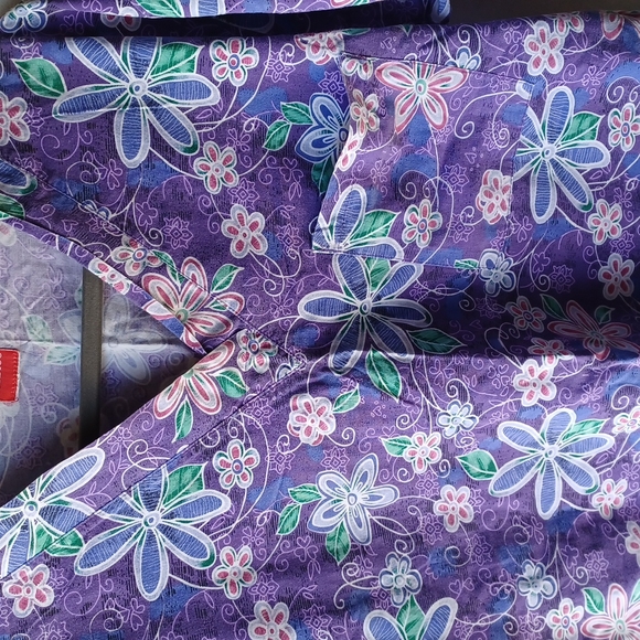 Medical Scrub Purple w/ Multi Colors 💜 and Floral Design XL - Picture 3 of 5